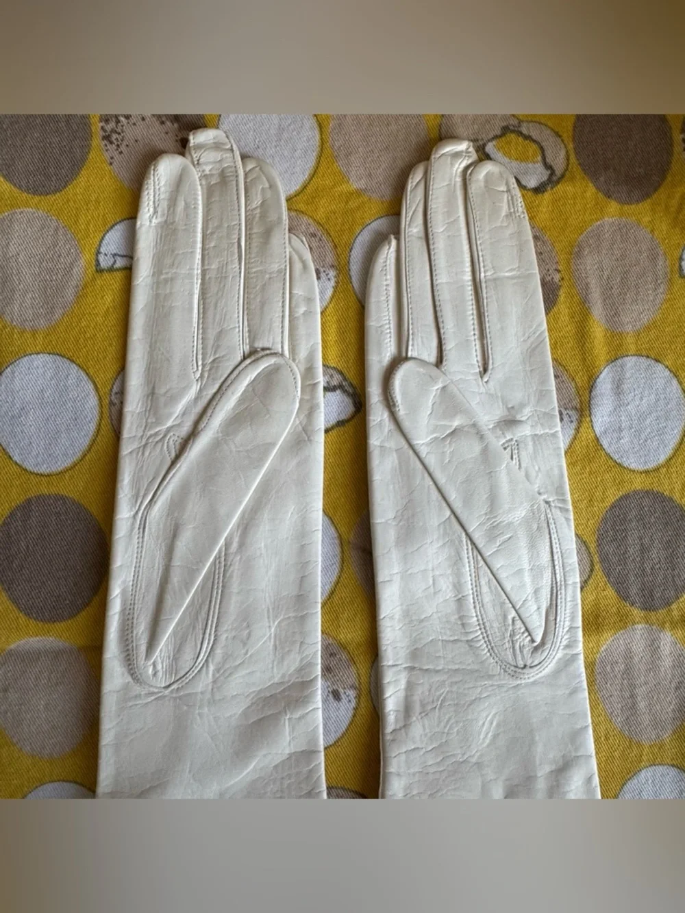 Vintage NWT Grandoe silk lined Leathers cream gloves size 6
